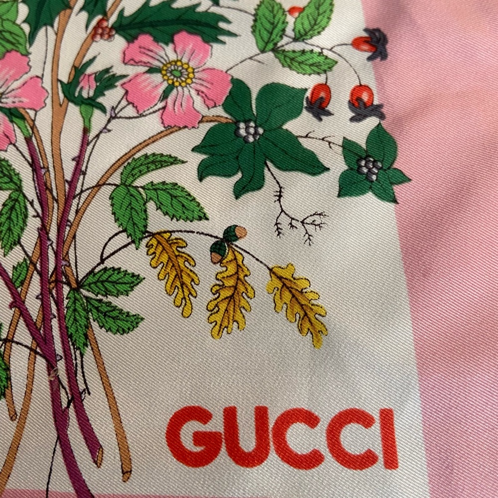 Authentic Gucci Vintage Iconic Flora Silk Square Scarf - Picture 6 of 14